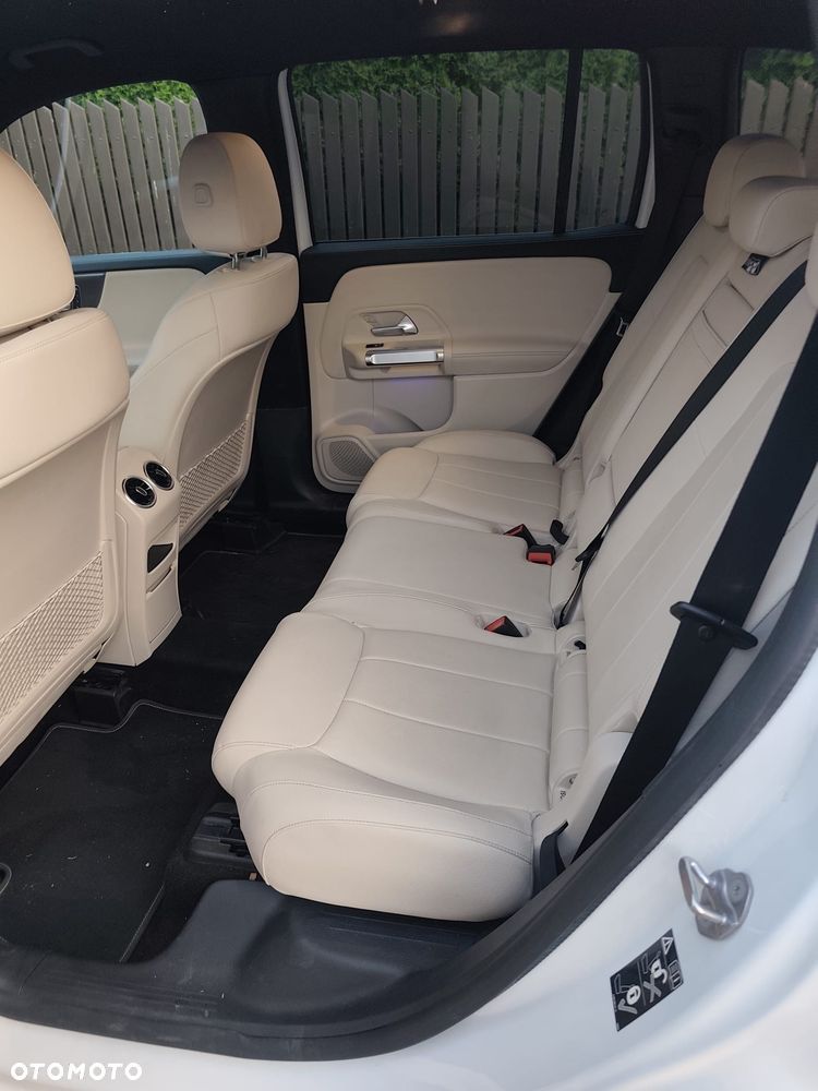 Mercedes-Benz GLB - 11