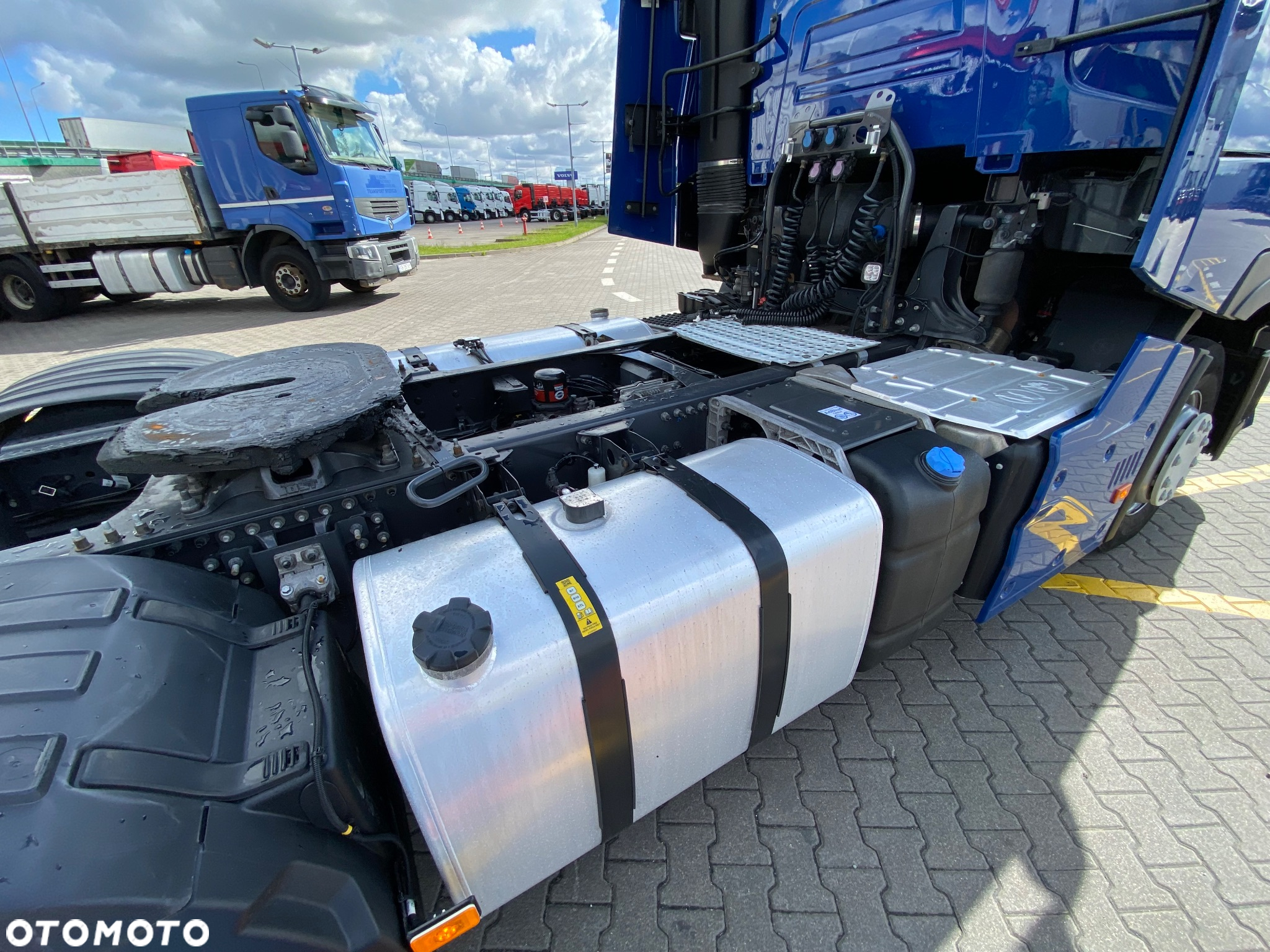 Renault THIGH520 High Sleeper Cab - 6