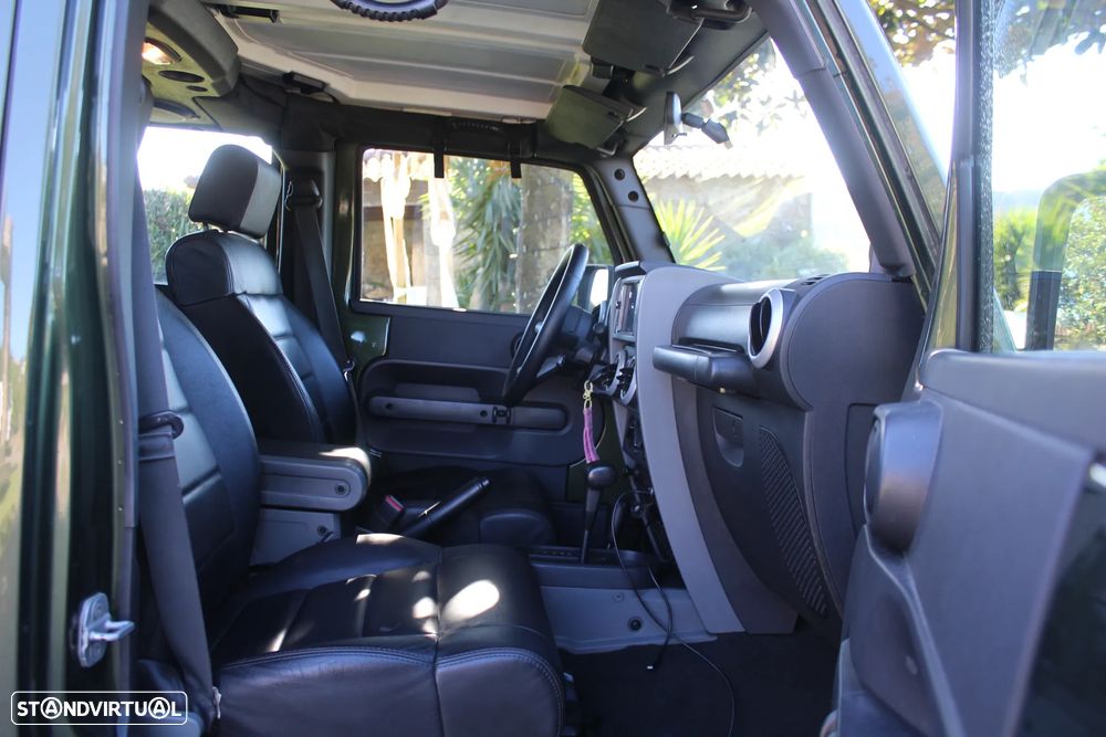Jeep Wrangler 2.8 CRD ATX Sport - 29