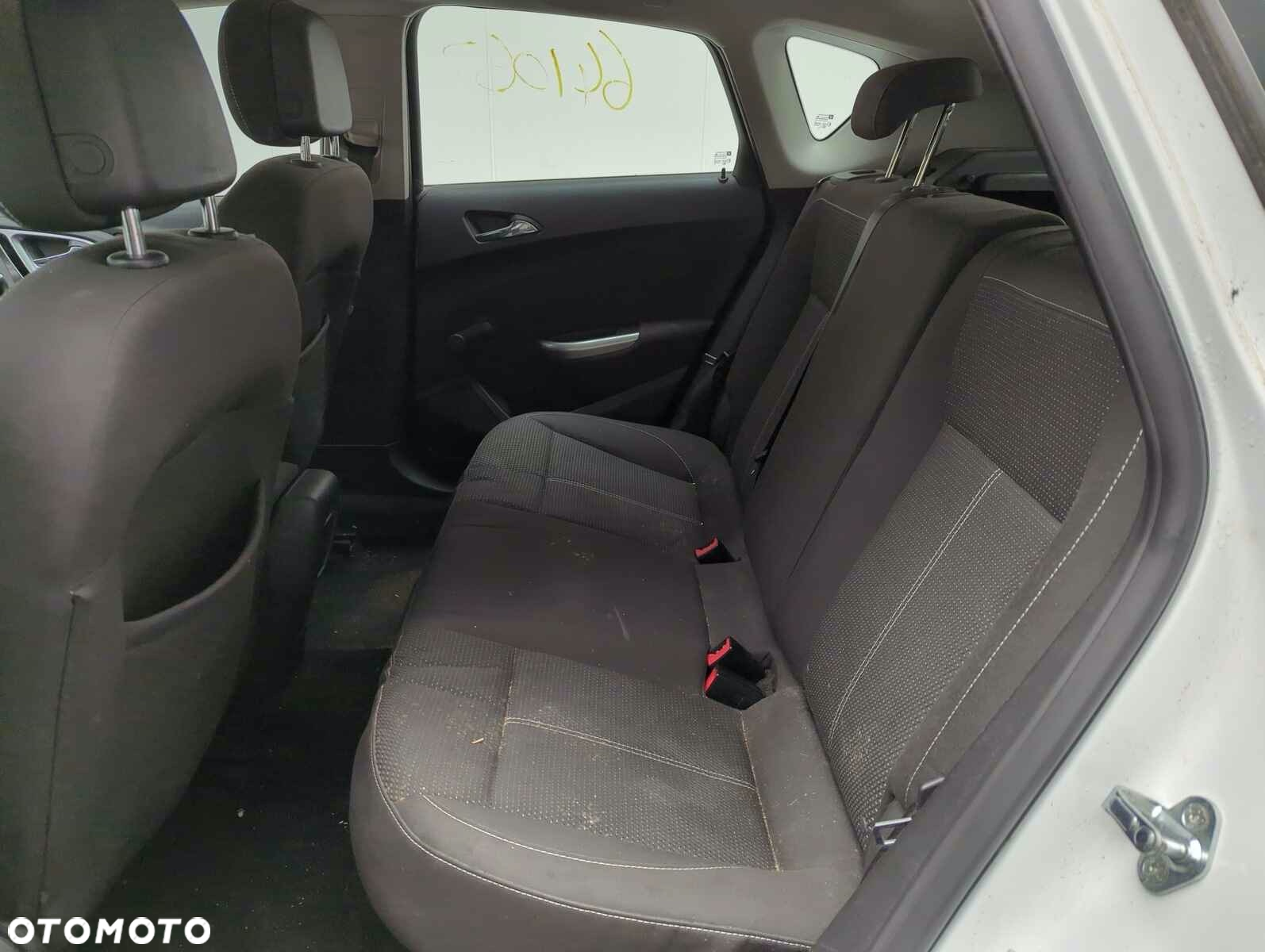 Opel Astra 2.0 CDTI DPF Innovation - 8