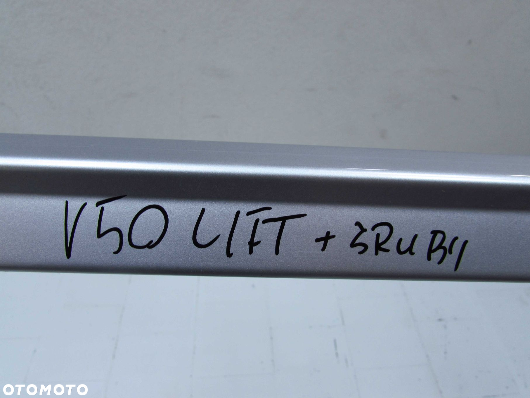 VOLVO V50 04-13 RELINGI DACHOWE RELING LEWY PRAWY CHROM 31301136 31301135 - 12
