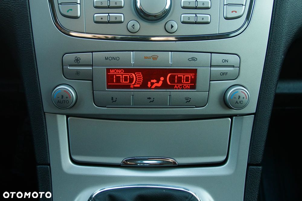 Ford S-Max 2.0 FF Titanium - 32