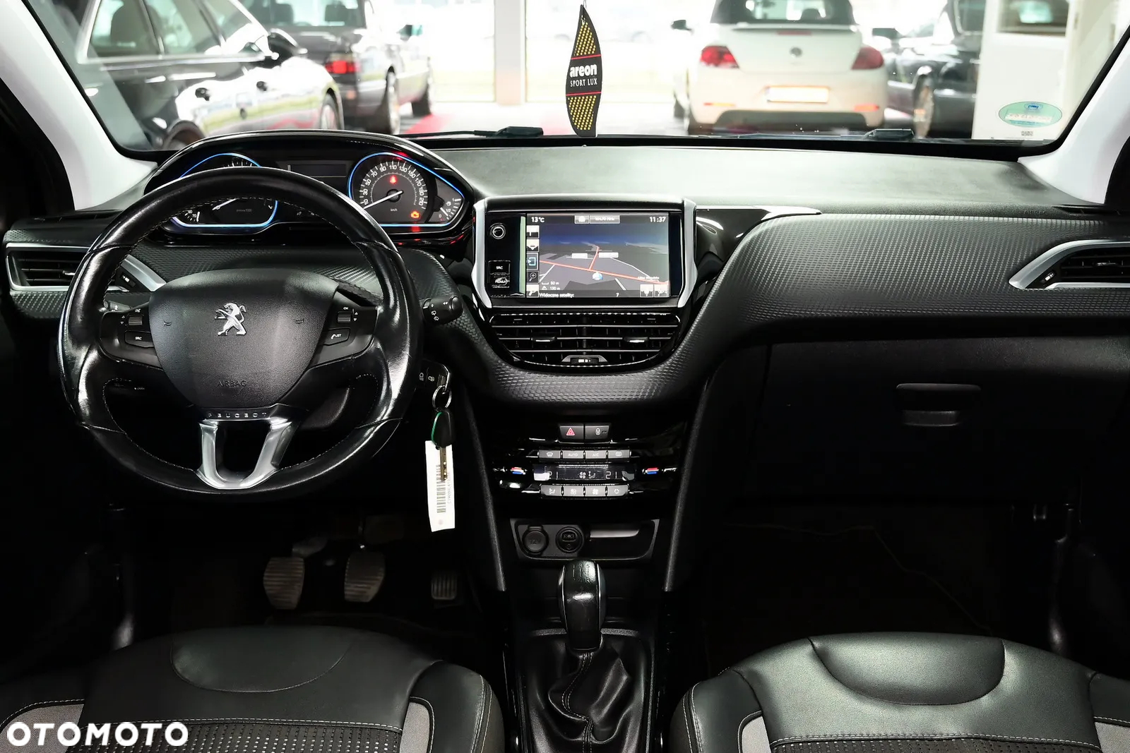 Peugeot 2008 1.2 Pure Tech Allure S&S - 21