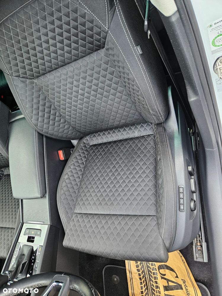 Skoda Superb 2.0 TDI DSG Premium Edition - 35