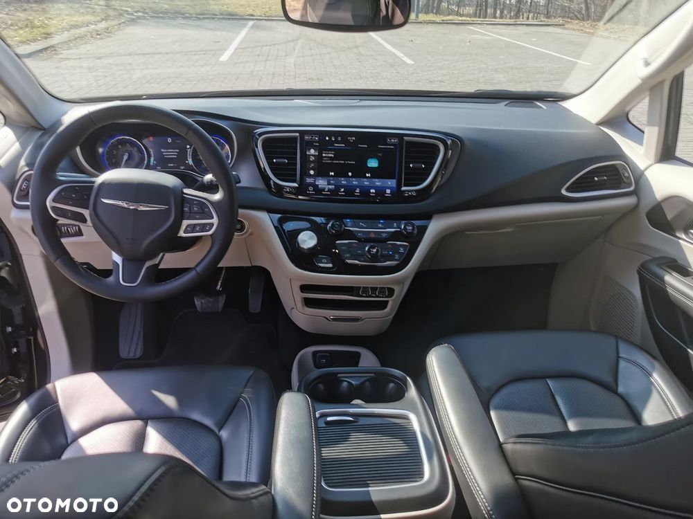 Chrysler Pacifica - 10