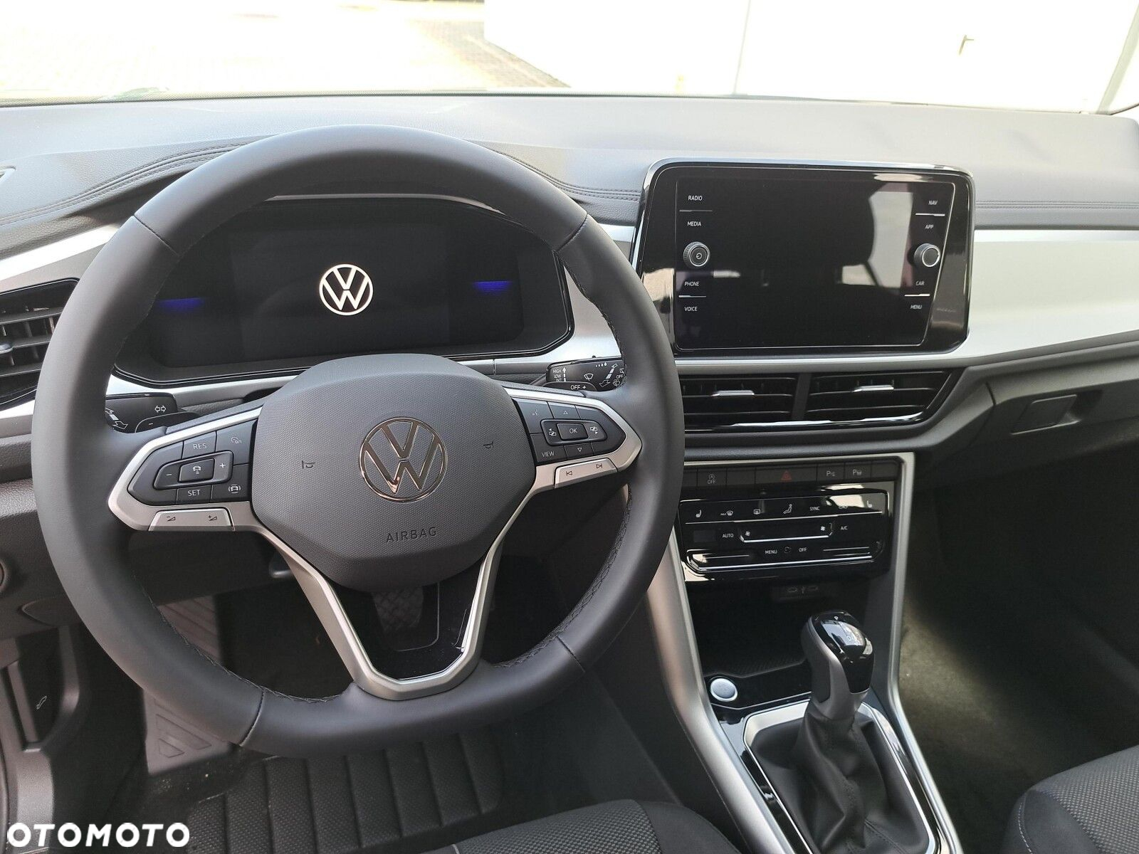 Volkswagen T-Roc - 13
