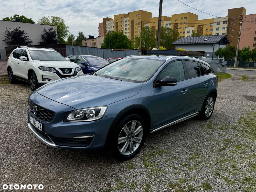 Volvo V60 Cross Country - 1