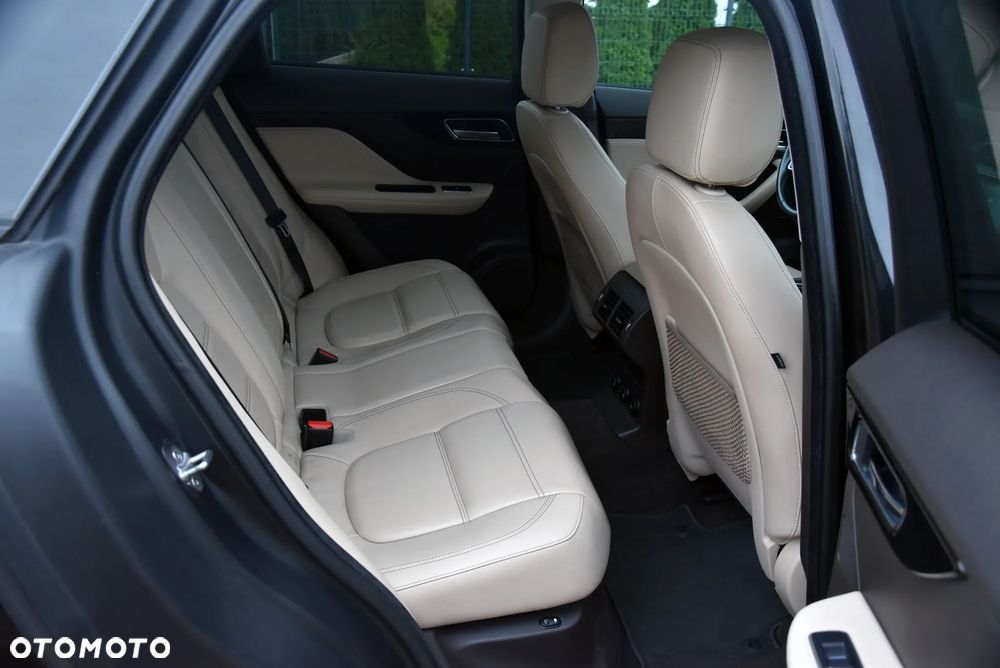 Jaguar F-Pace 2.0 i4D AWD R-Sport - 19