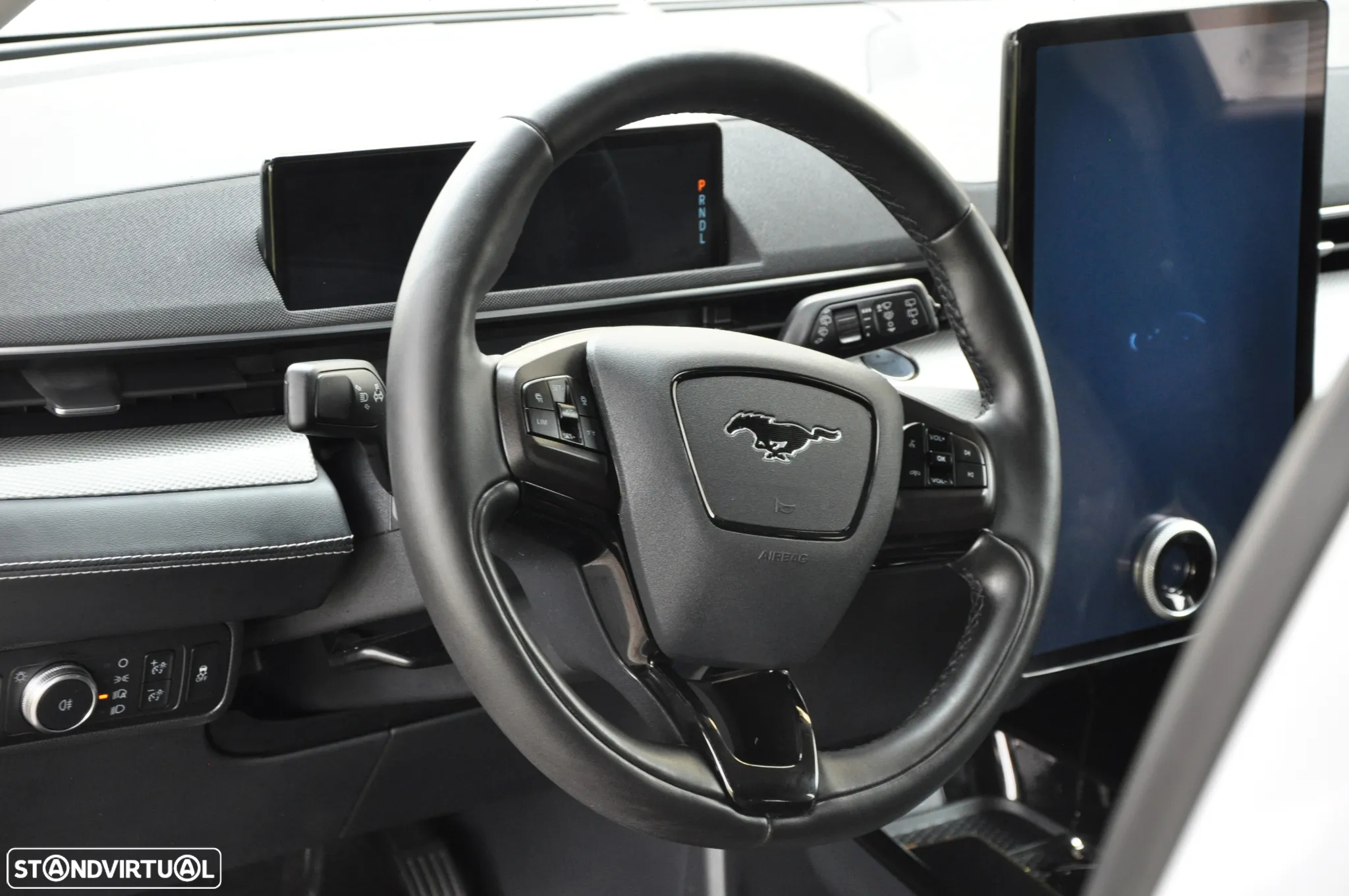 Ford Mustang Mach-E 75.7 kWh Premium AWD - 33