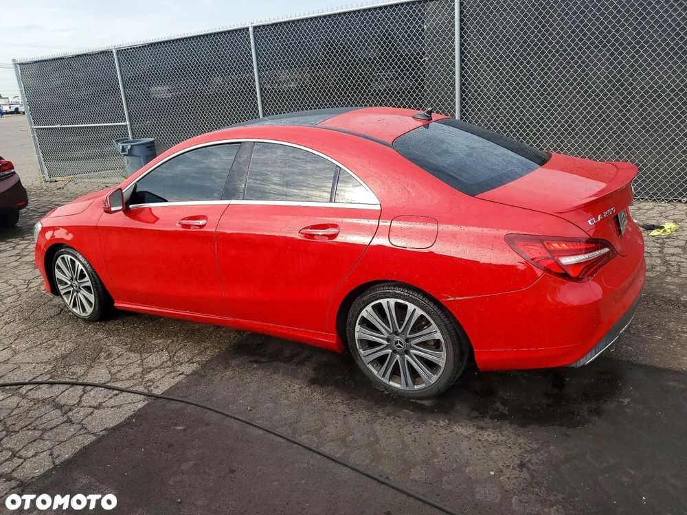 Mercedes-Benz CLA 250 4Matic 7G-DCT AMG Line - 3