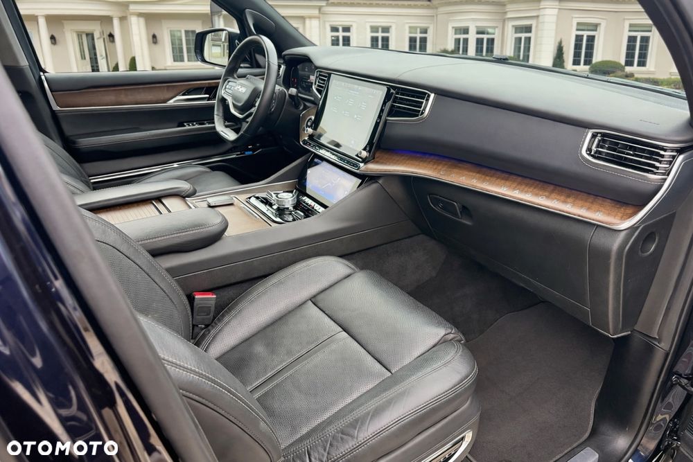 Jeep Grand Wagoneer - 36