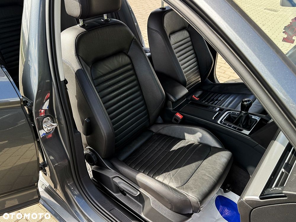 Volkswagen Passat Variant 2.0 TDI (BlueMotion Technology) Highline - 24