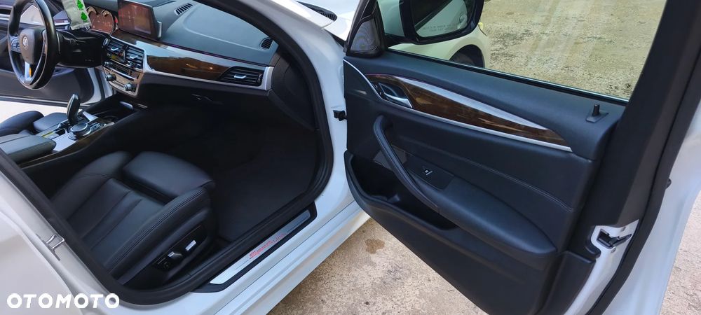 BMW Seria 5 530i Sport Line - 29
