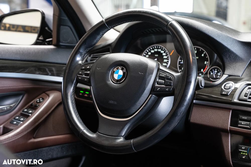 BMW Seria 5 525d xDrive Aut. Luxury Line - 30