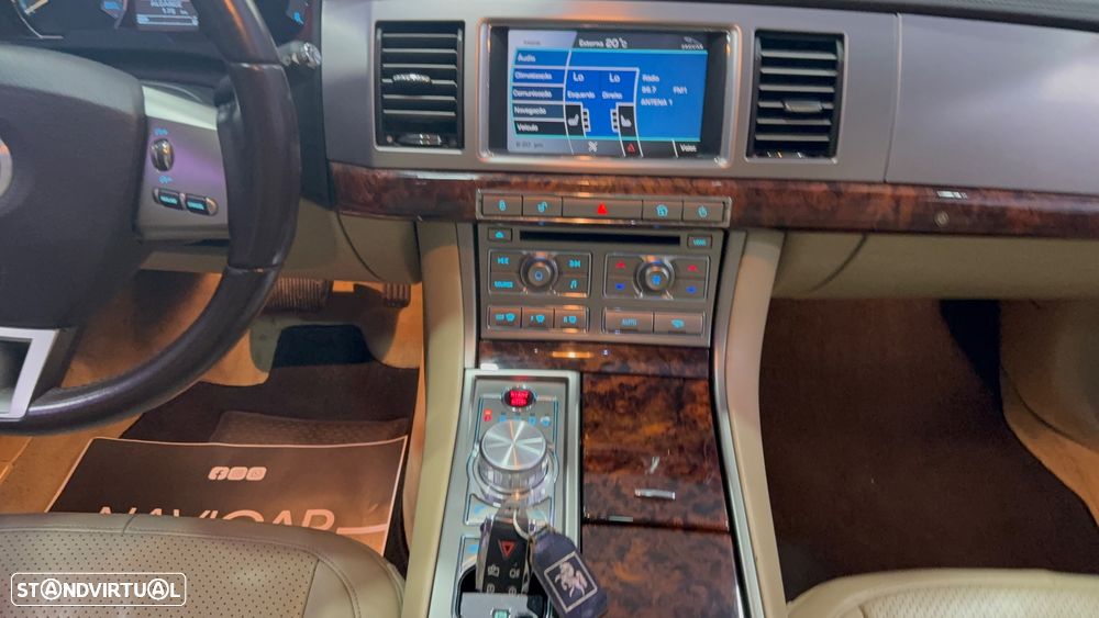 Jaguar XF 2.7 V6 Premium Luxury - 25