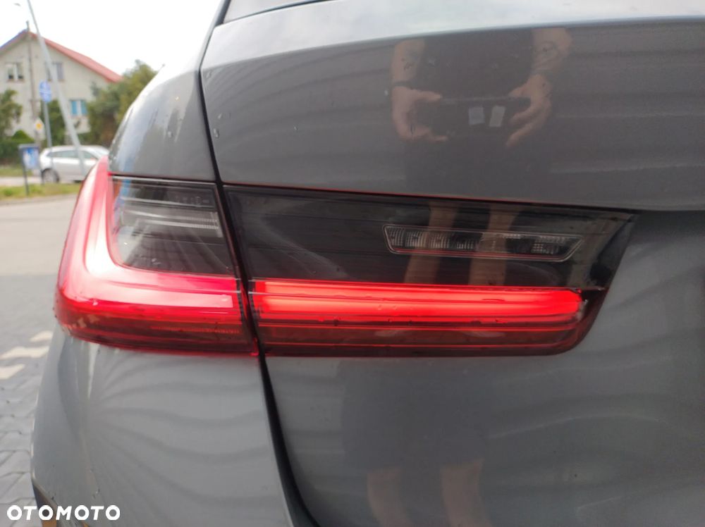 BMW Seria 3 316d mHEV - 9