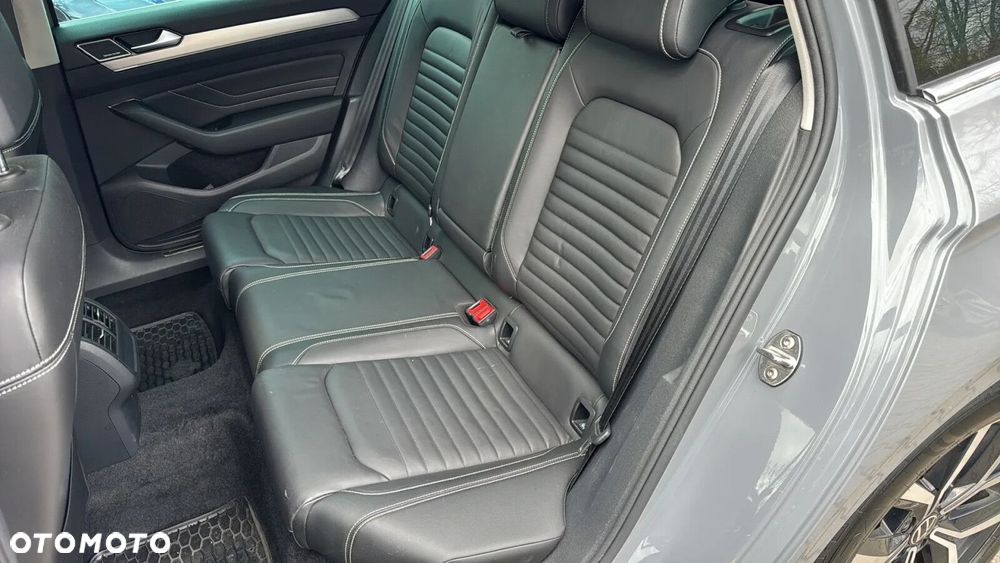 Volkswagen Passat - 16
