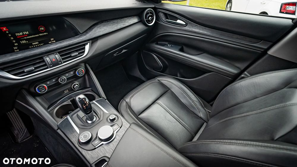 Alfa Romeo Stelvio - 12