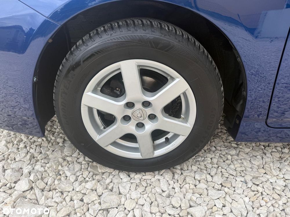 Toyota Prius Plug-in 1.8 HSD Sol - 8