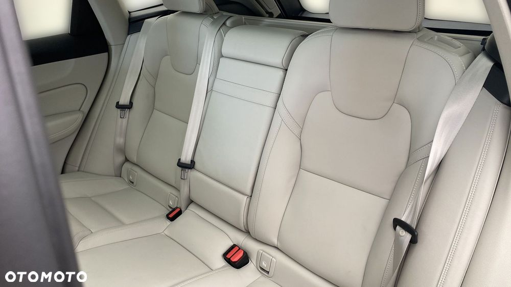 Volvo XC 60 B4 D AWD Inscription - 12