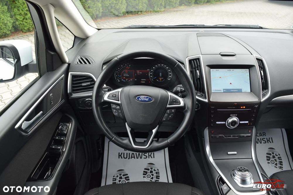 Ford S-Max - 12