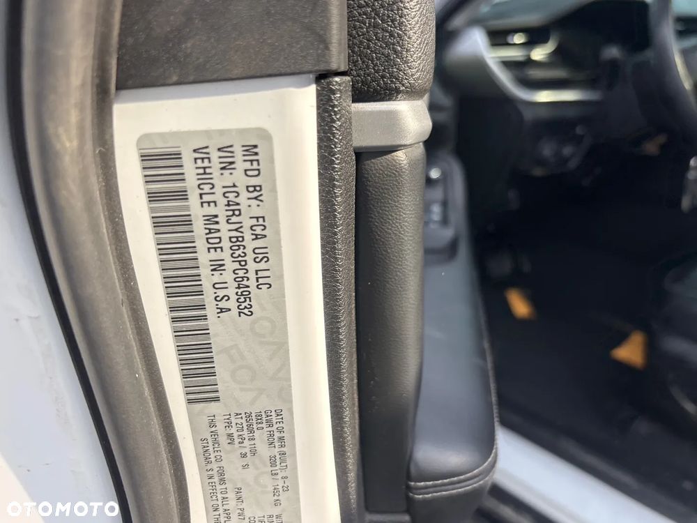 Jeep Grand Cherokee - 31