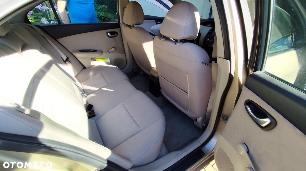 Nissan Primera 2004 photo 5