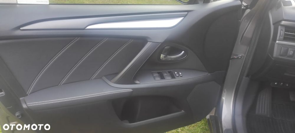 Toyota Avensis 2.0 D-4D Premium - 19