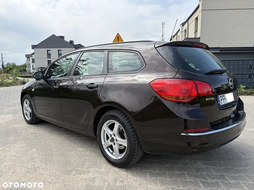 Opel Astra 2013 photo 4