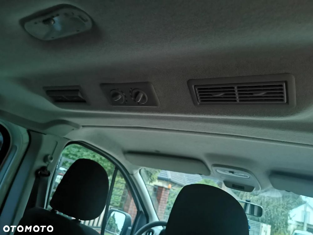 Renault Trafic Grand 1.6 dCi - 8