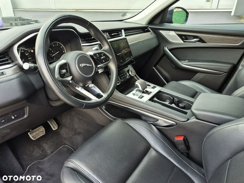 Jaguar F-Pace P250 AWD SE - 21