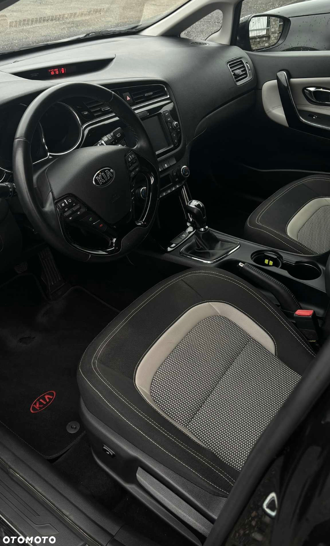 Kia Ceed - 12