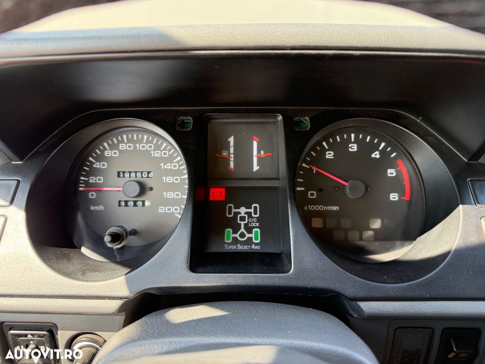 Mitsubishi Pajero Metal Top 2.5 TD GL - 10