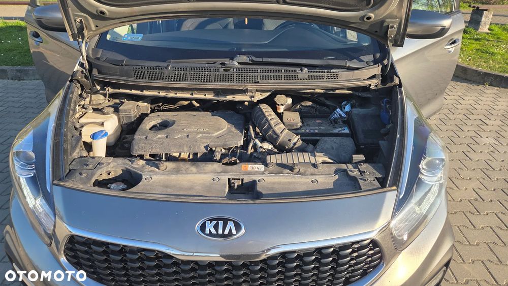 Kia Carens - 36
