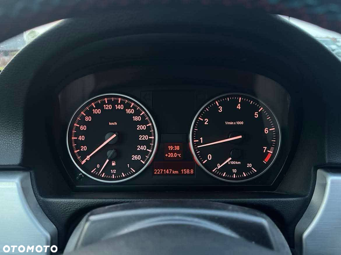 BMW Seria 3 320i - 2