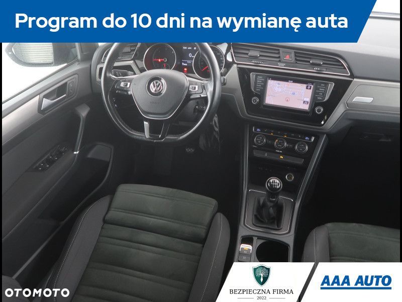 Volkswagen Touran - 8