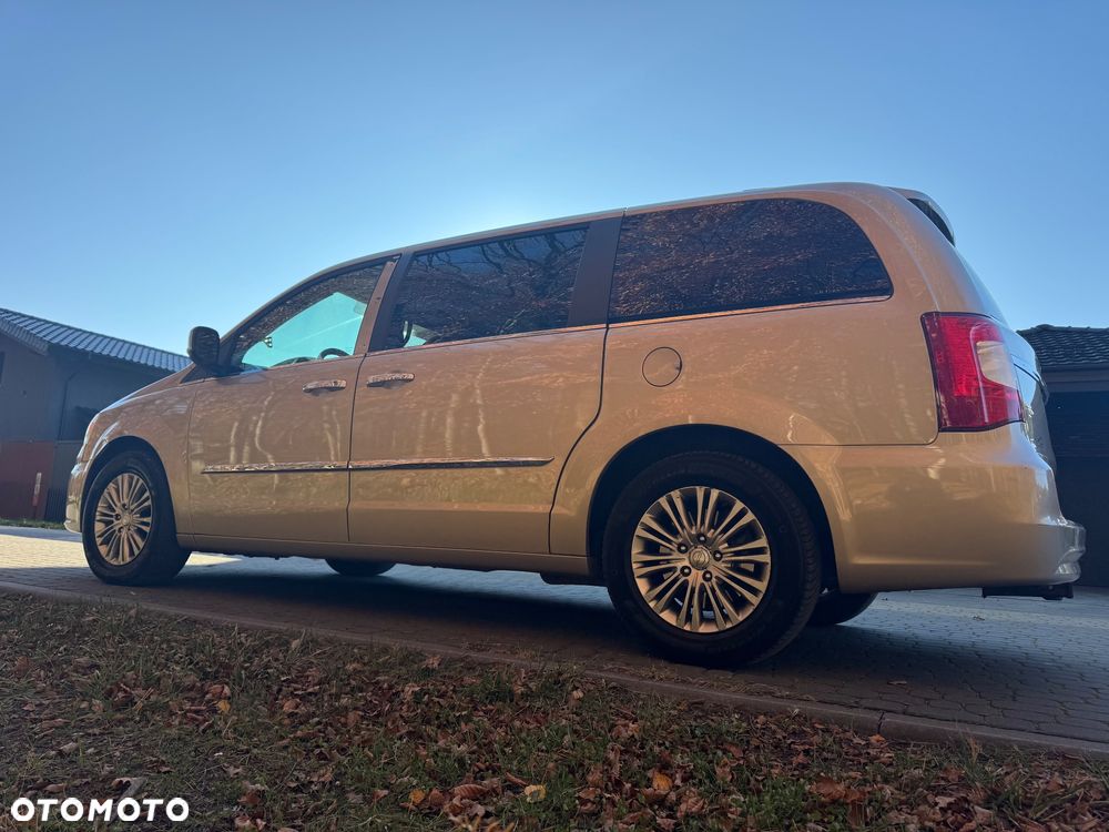 Chrysler Town & Country 3.6 Touring - 4