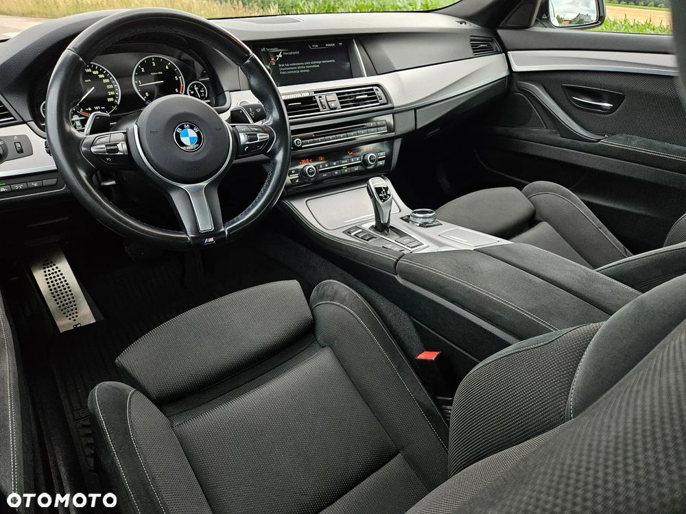 BMW Seria 5 525d xDrive - 12
