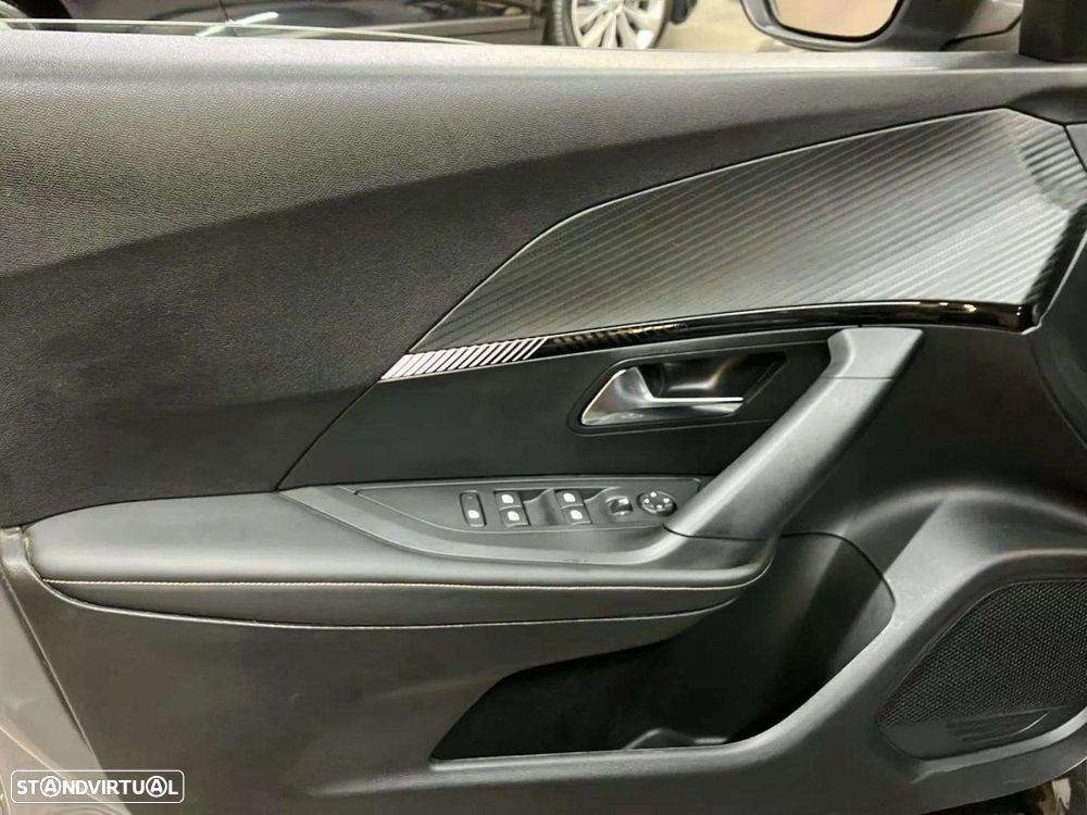 Peugeot 2008 1.2 PureTech Allure EAT8 - 15