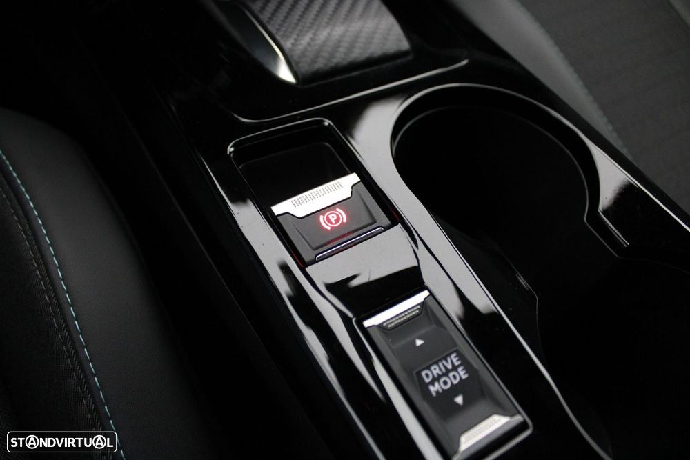 Peugeot 2008 1.5 BlueHDi Allure EAT8 - 23