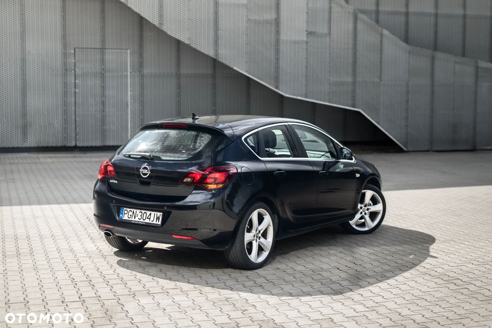 Opel Astra 1.4 T Cosmo S&S - 4