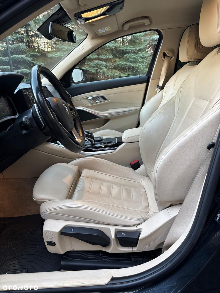BMW Seria 3 330i - 9