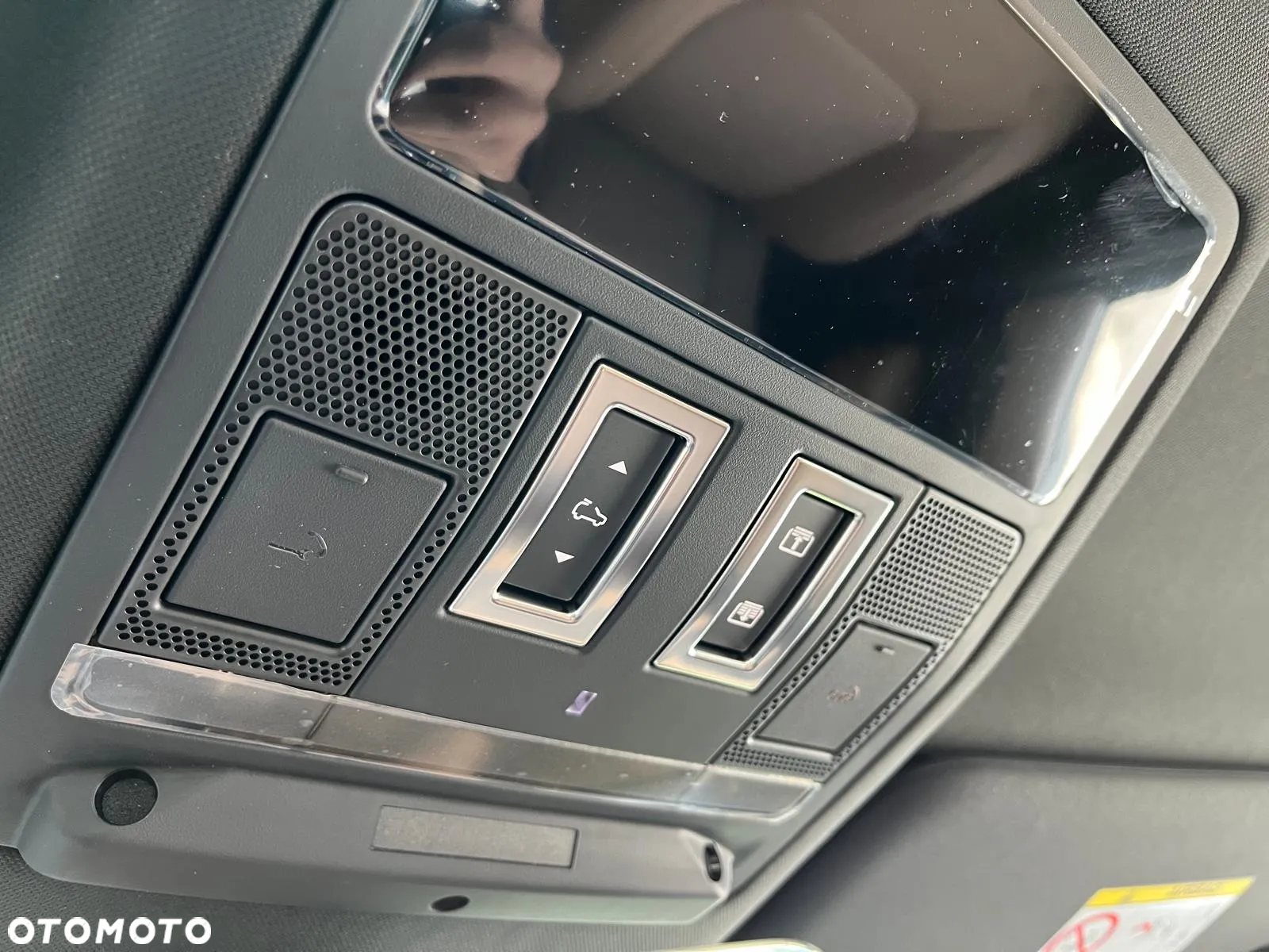 Land Rover Defender - 12