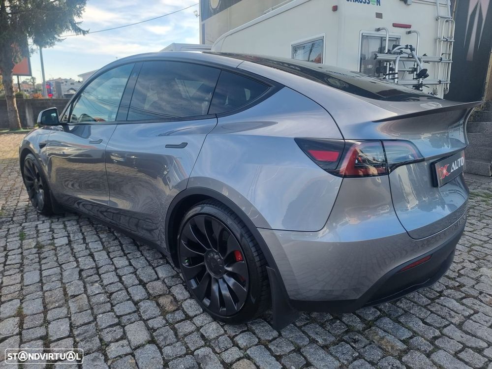 Tesla Model Y - 4
