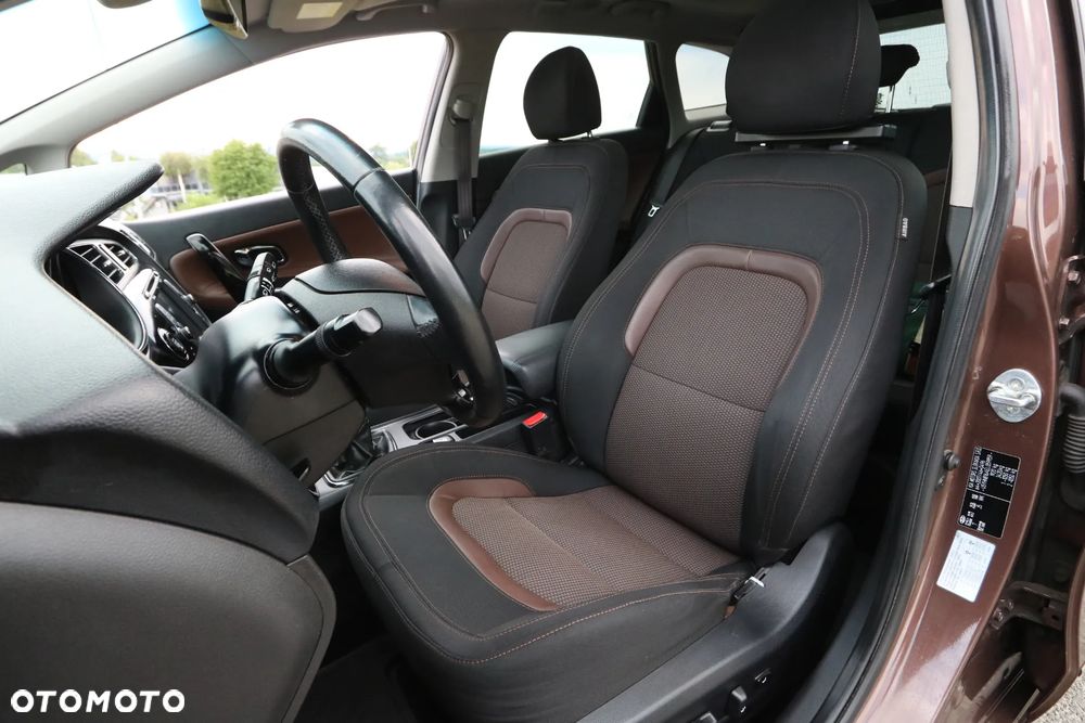 Kia Ceed 1.6 CRDi 128 Fifa World Cup Edition - 34