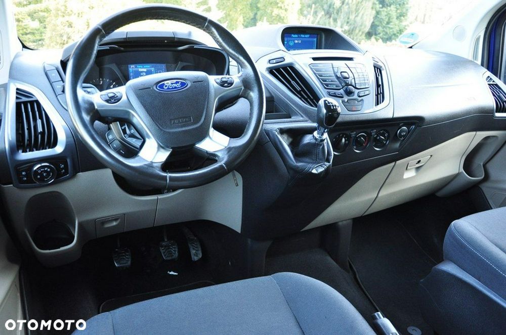 Ford Tourneo Custom - 38