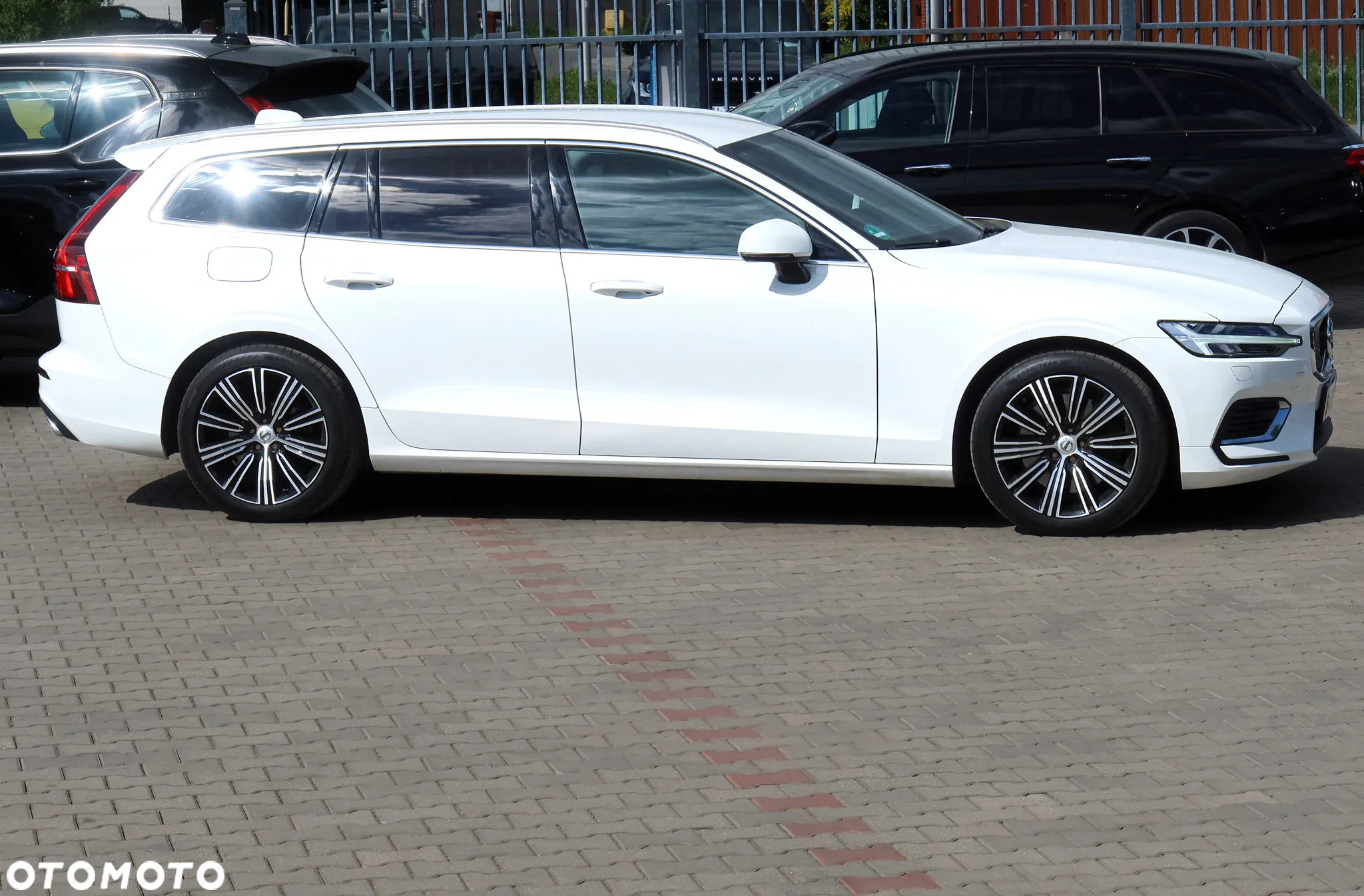 Volvo V60 T6 AWD Plug-In Hybrid Inscription - 37