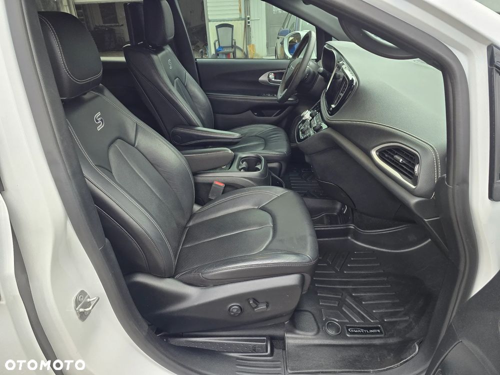 Chrysler Pacifica - 37