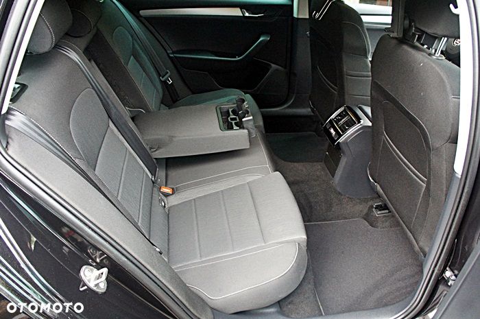 Skoda Superb 2.0 TDI DSG Sportline - 28