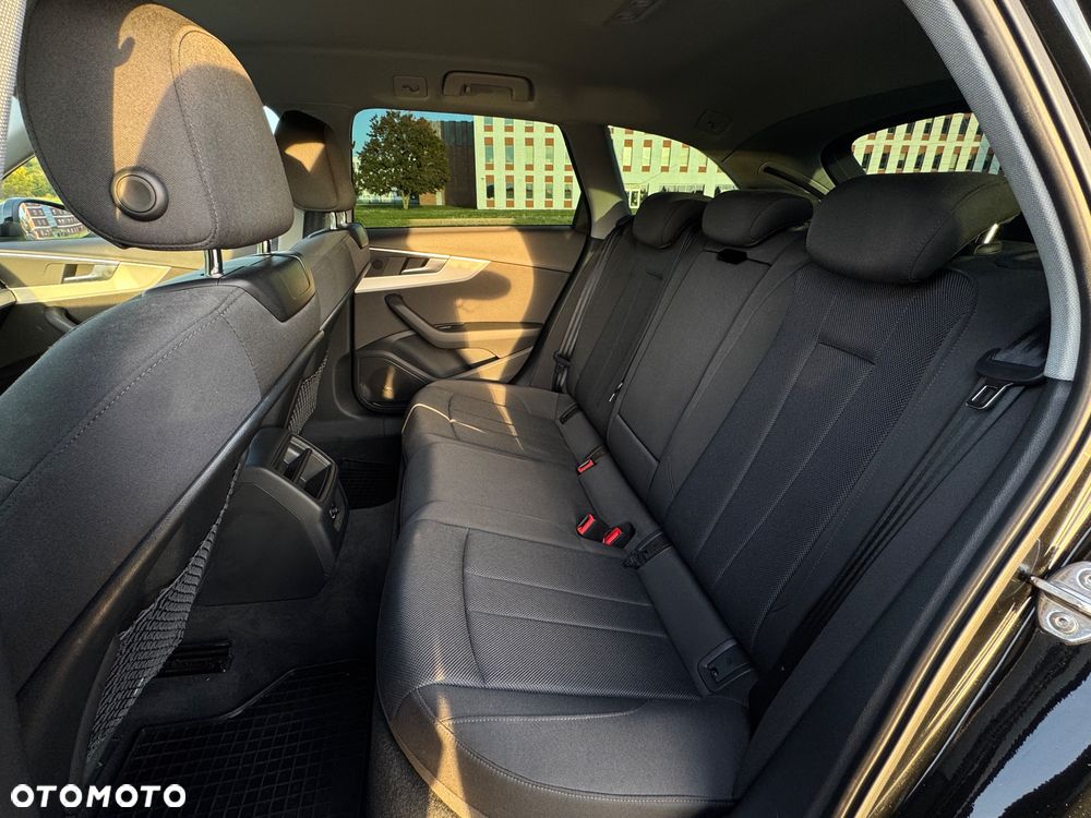 Audi A4 Avant 40 TFSI S tronic - 17